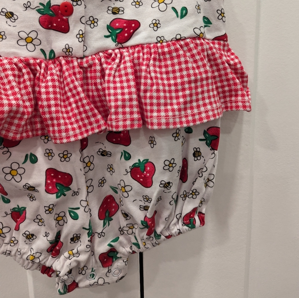 VINTAGE Wee Works baby girl strawberry ruffle romper 12 months - Picture 3 of 6